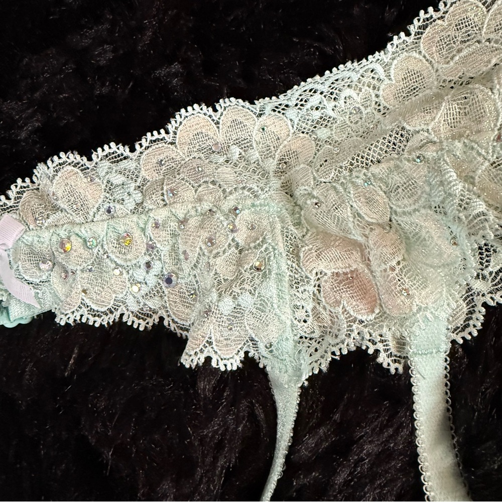 Victoria's Secret Lace Garter in Teal - Picture 3 of 4
